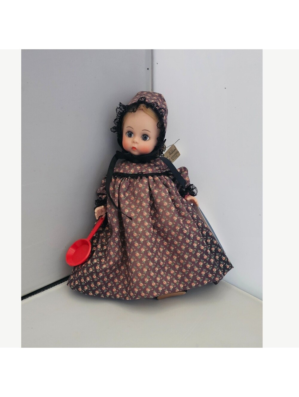 Madame Alexander 'Mother Hubbard' Miniature Showcase Doll - Picture 4 of 6